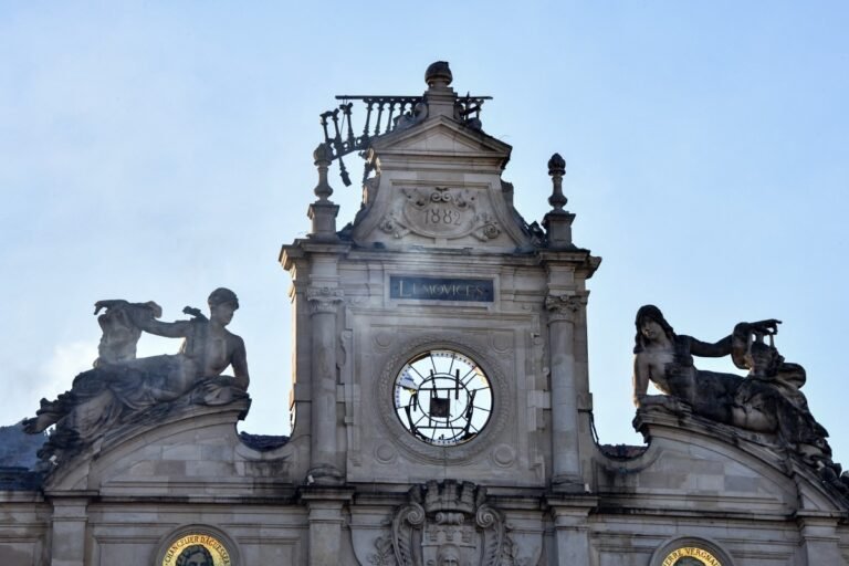 Prédio que sobreviveu a 2 guerras mundiais é destruído