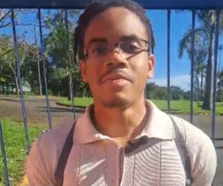 Jovem troca o sonho das quadras pela sala