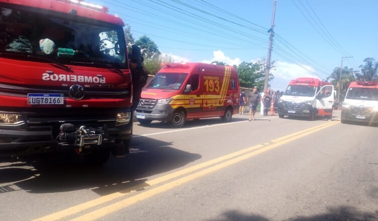 Motociclista fica gravemente ferida em acidente na Rio-Santos