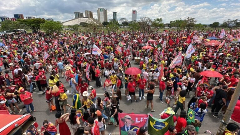 Veja imagens do ato da esquerda em Brasília neste