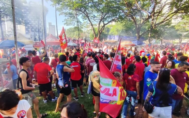 Ato a favor de Lula reúne apoiadores em Goiânia