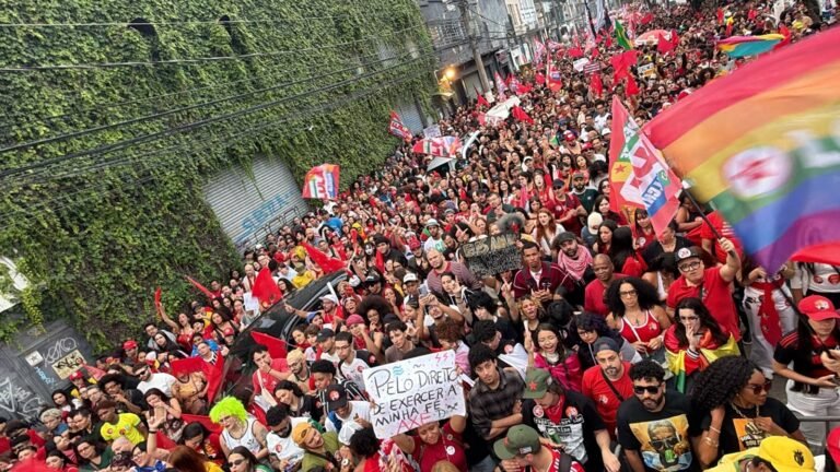 Apoiadores de Lula fazem atos de campanha espalhados