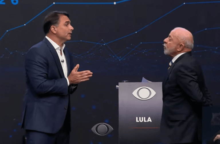Flávio pergunta sobre voto de presidiários