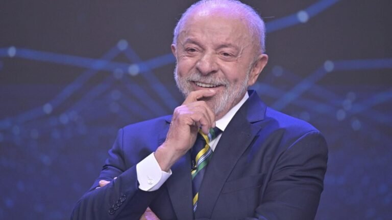 Lula desafia Flávio Bolsonaro a abrir sigilos após debate