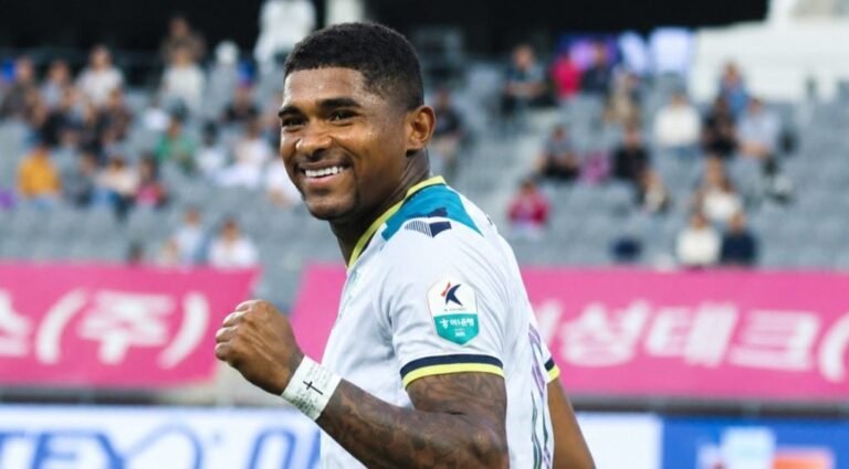 Ex-Corinthians, Gabriel Lima brilha com hat-trick em 45 minutos