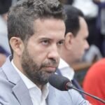 Janones é internado com arritmia cardíaca