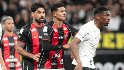 Corinthians empata com Vitória e evita nona derrota seguida