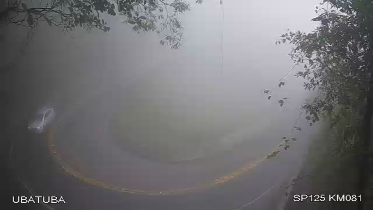 Rodovia Oswaldo Cruz tem visibilidade reduzida na serra nesta