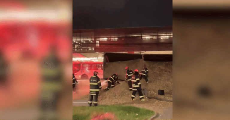 Carreta tomba e atinge dois veículos em Suzano