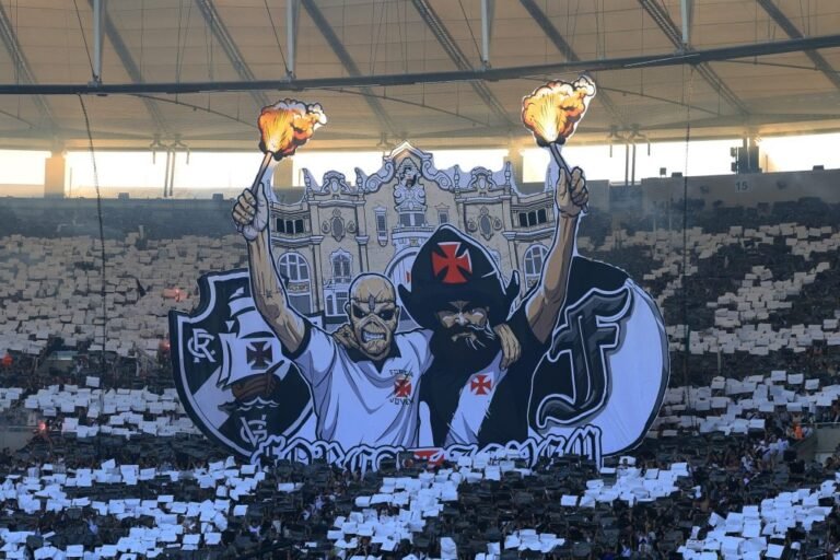 Torcida do Vasco provoca Flamengo e Fluminense antes