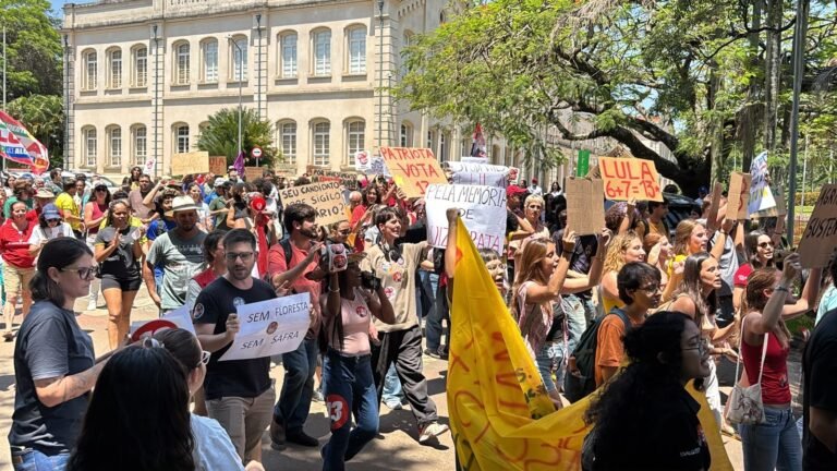 Estudantes fazem manifestação pró-Lula em Piracicaba