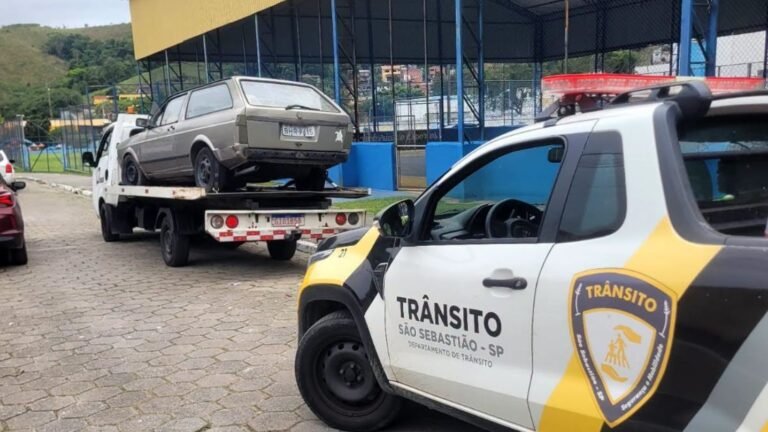Operação retira cinco veículos abandonados em São Sebastião
