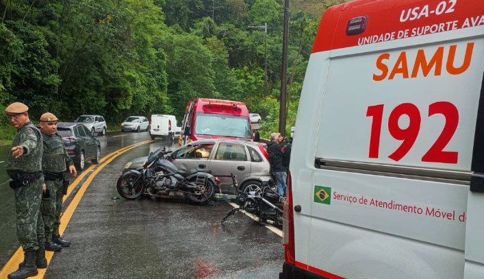 Motociclista fica gravemente ferido em acidente na Rio-Santos