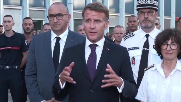 Ataque “terrorista” em Paris marca ponto de virada para França, diz Macron