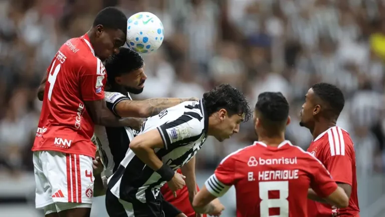 Botafogo enfrenta Internacional em um jogo de confronto direto para se afastar do rebaixamento