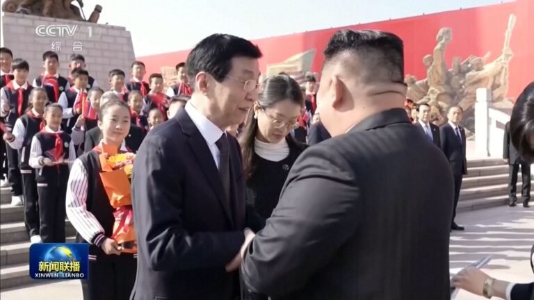 Kim Jong-un cruza nova ponte Yalu para visita à China