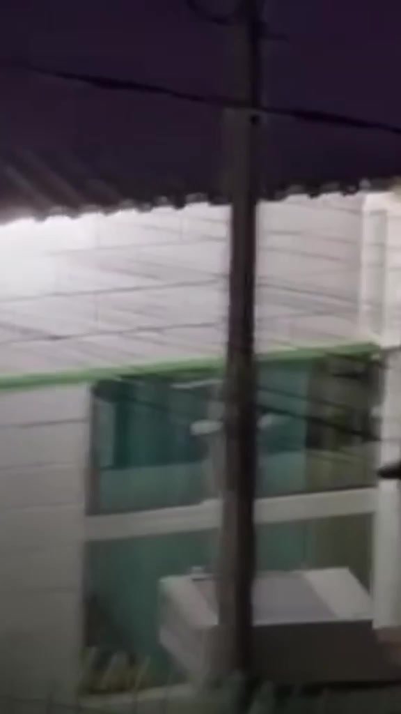 Escola é invadida e tem aparelho de ar-condicionado furtado em Ilhabela