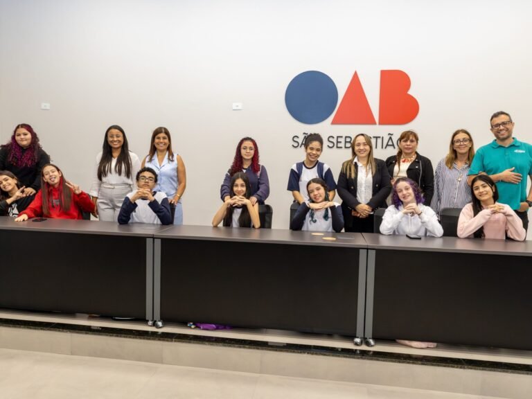 Estudantes do OAB vão à Escola visitam Fórum